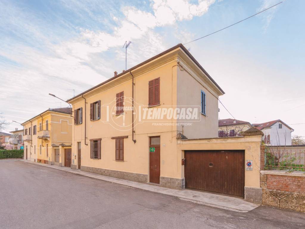 casa indipendente in vendita a Voghera