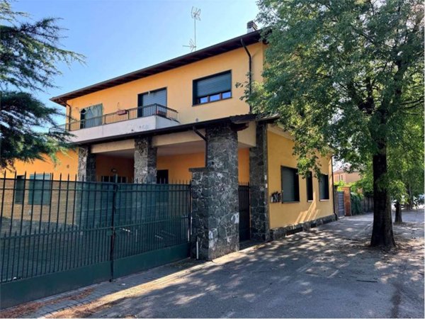 appartamento in vendita a Voghera in zona Medassino