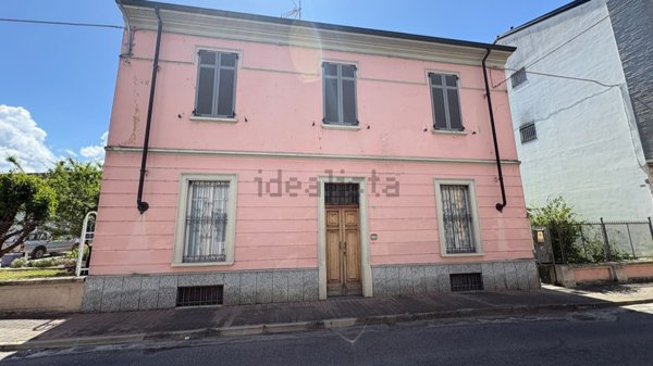 casa indipendente in vendita a Voghera