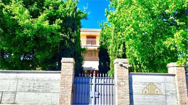 casa indipendente in vendita a Voghera