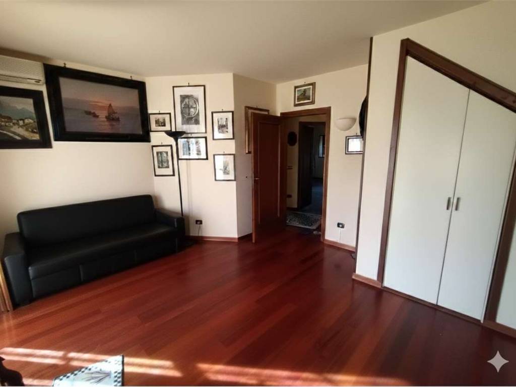 appartamento in vendita a Voghera in zona Medassino