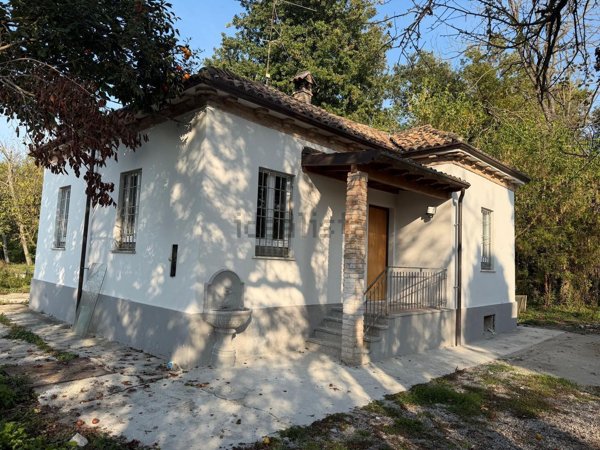 casa indipendente in vendita a Voghera
