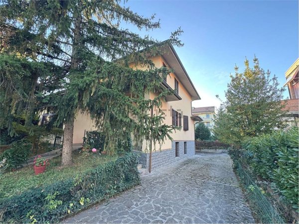casa indipendente in vendita a Voghera