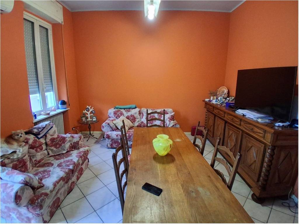casa indipendente in vendita a Voghera