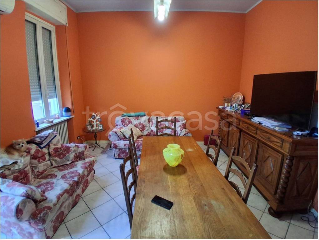 casa indipendente in vendita a Voghera