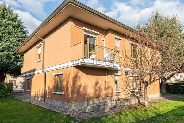 casa indipendente in vendita a Voghera