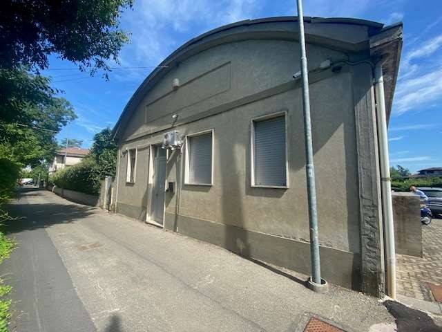 locale di sgombero in vendita a Voghera in zona Campoferro