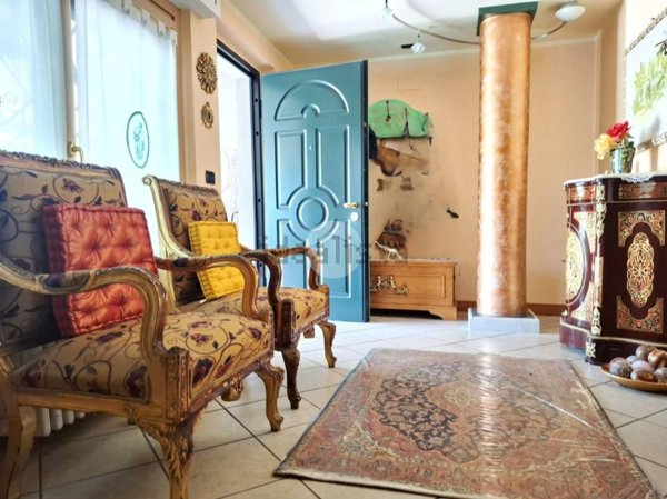 casa indipendente in vendita a Voghera