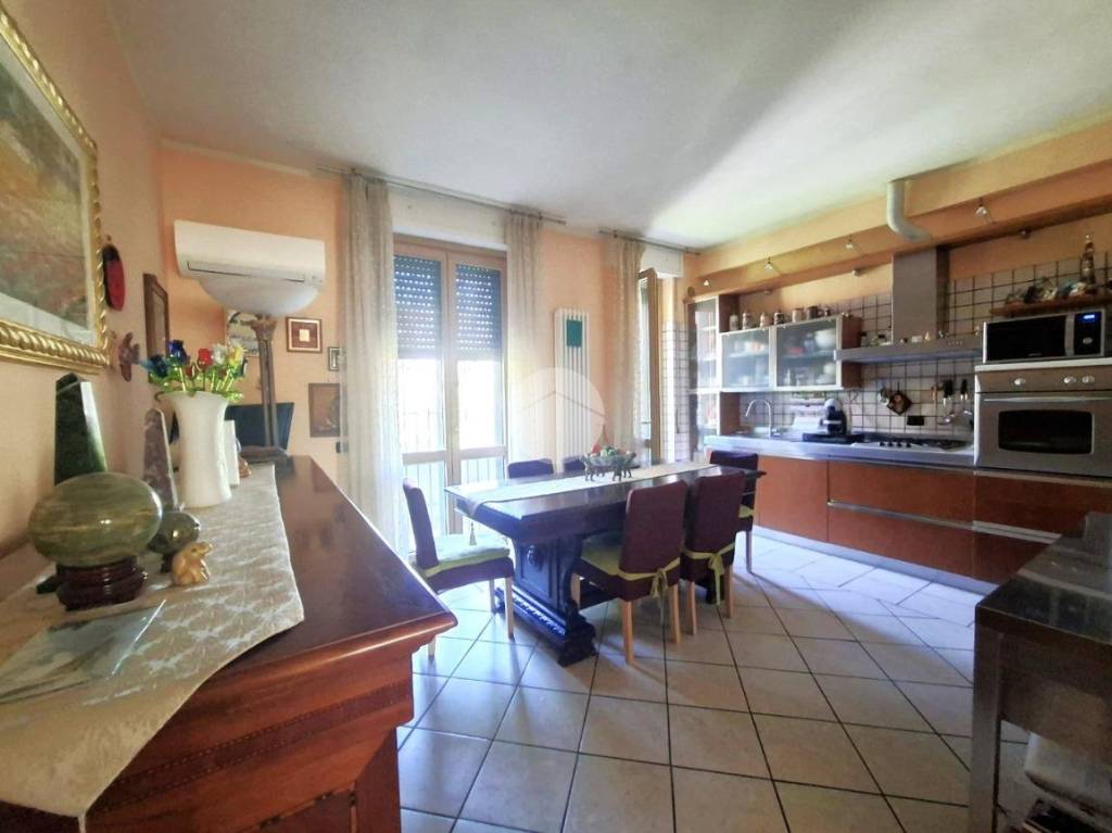 casa indipendente in vendita a Voghera