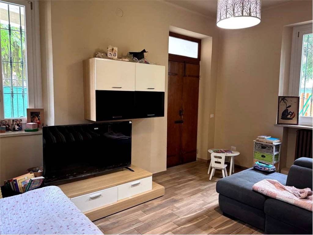 casa indipendente in vendita a Voghera