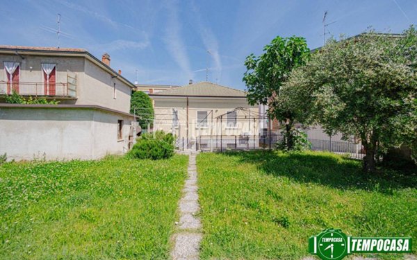 casa indipendente in vendita a Voghera