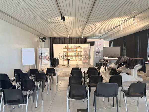locale di sgombero in vendita a Voghera