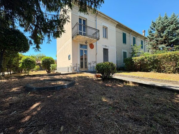 casa indipendente in vendita a Voghera
