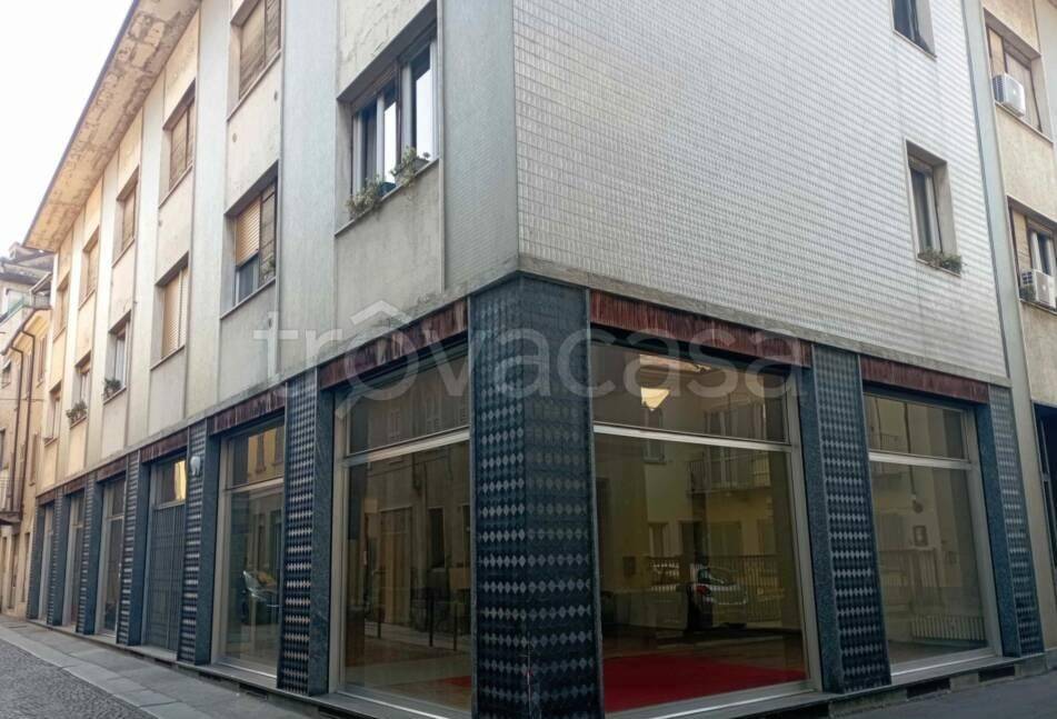 negozio in vendita a Voghera