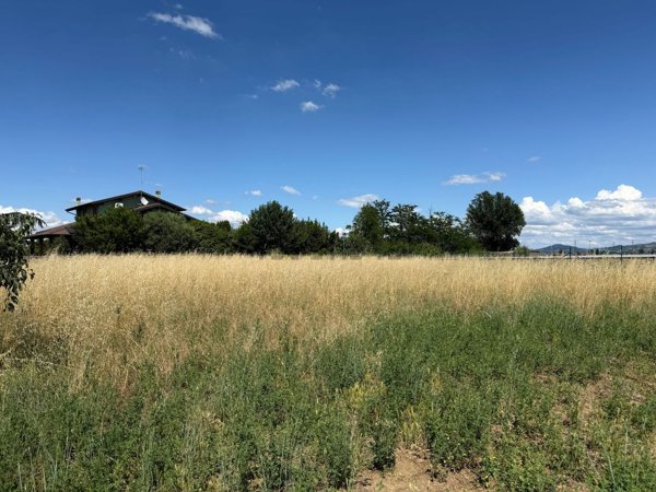casa indipendente in vendita a Voghera in zona Valle
