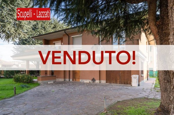 casa indipendente in vendita a Voghera in zona Medassino