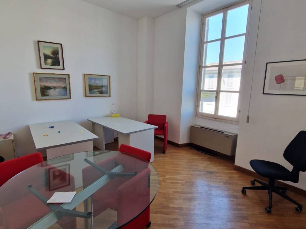ufficio in vendita a Voghera