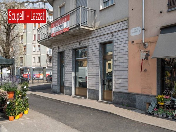 negozio in vendita a Voghera in zona Valle
