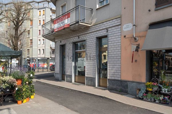 locale commerciale in vendita a Voghera in zona Medassino