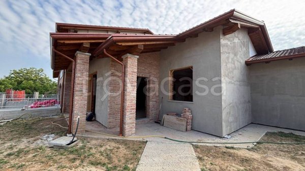 casa indipendente in vendita a Voghera in zona Medassino