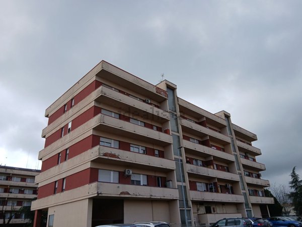 appartamento in vendita a Voghera in zona Medassino