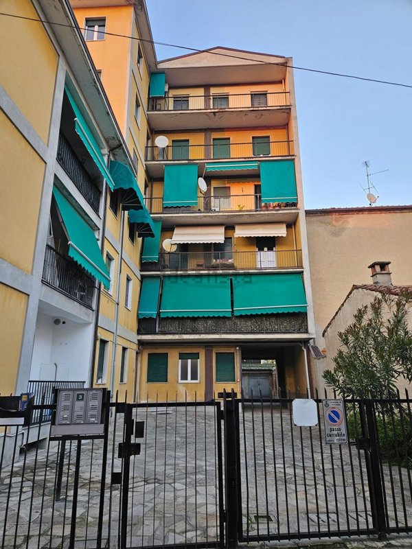 appartamento in vendita a Voghera in zona Medassino