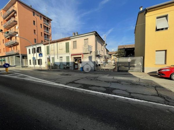 casa indipendente in vendita a Voghera in zona Medassino