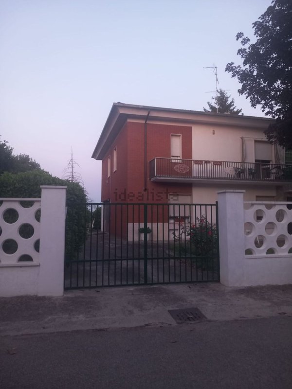 casa indipendente in vendita a Voghera in zona Medassino
