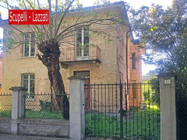 casa indipendente in vendita a Voghera