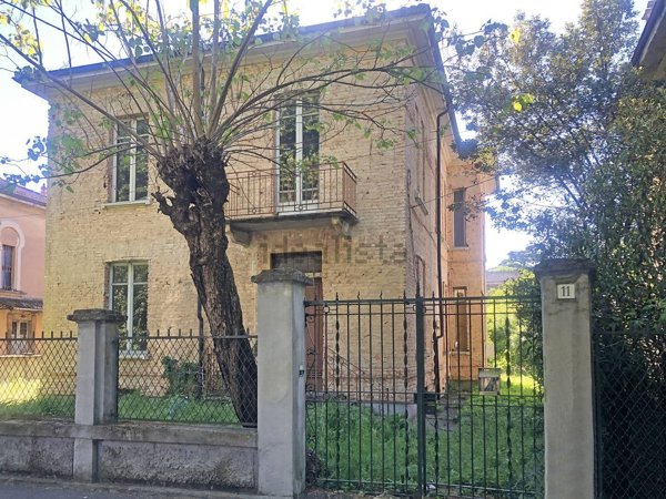 casa indipendente in vendita a Voghera