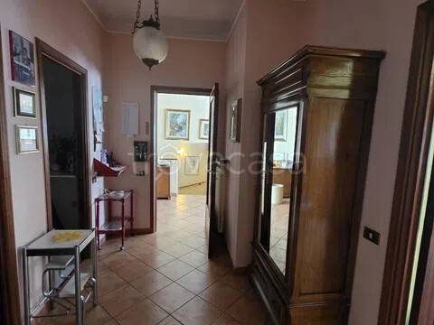 casa indipendente in vendita a Voghera