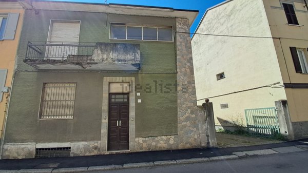 esavano in vendita a Voghera