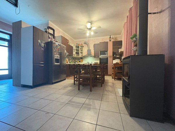 casa indipendente in vendita a Voghera