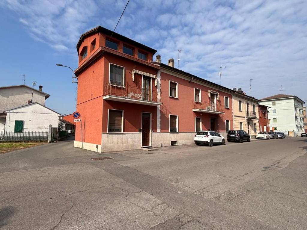 casa indipendente in vendita a Voghera