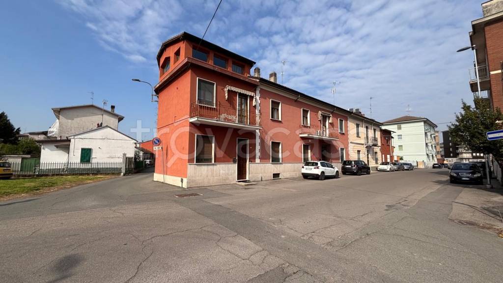casa indipendente in vendita a Voghera
