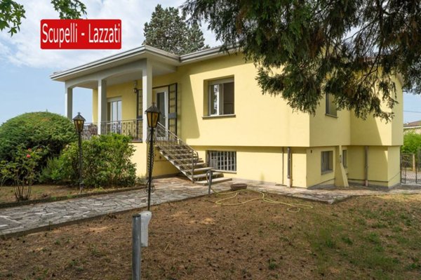 casa indipendente in vendita a Voghera