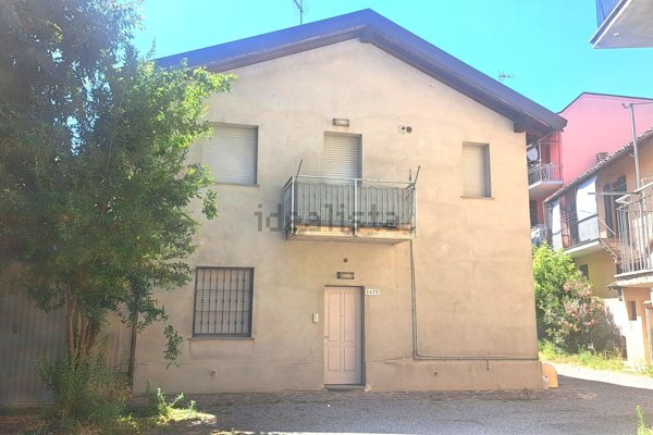 casa indipendente in vendita a Voghera