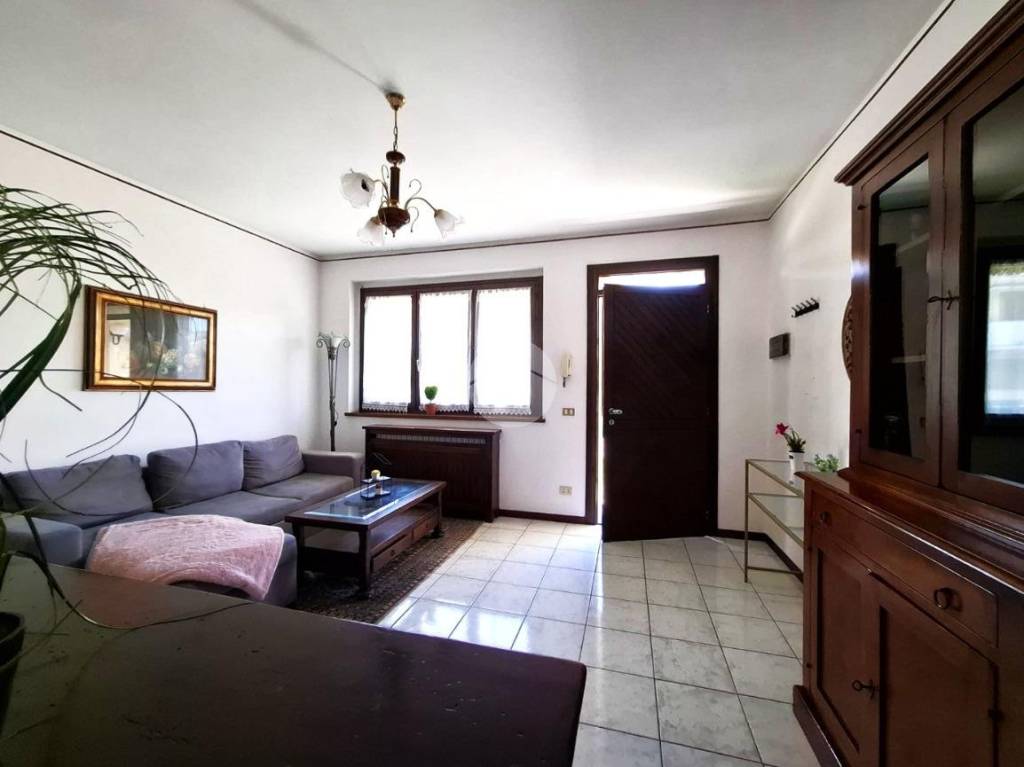 casa indipendente in vendita a Voghera