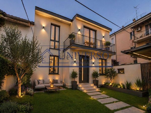 casa indipendente in vendita a Voghera