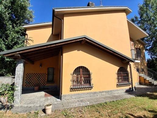 casa indipendente in vendita a Voghera