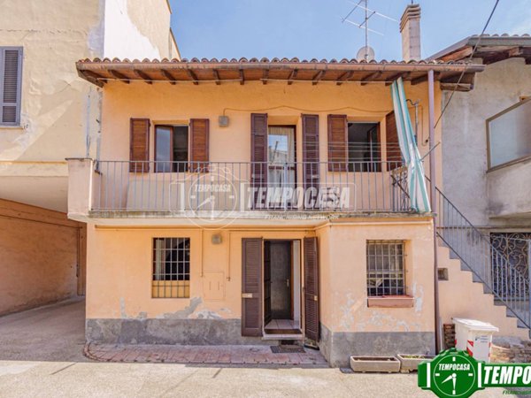 casa indipendente in vendita a Voghera