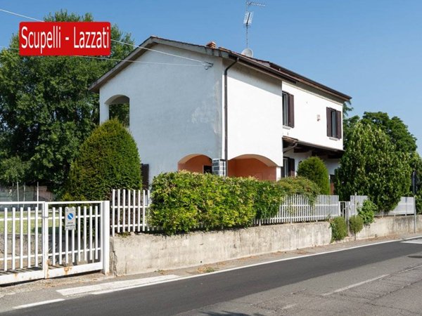 casa indipendente in vendita a Voghera in zona Valle