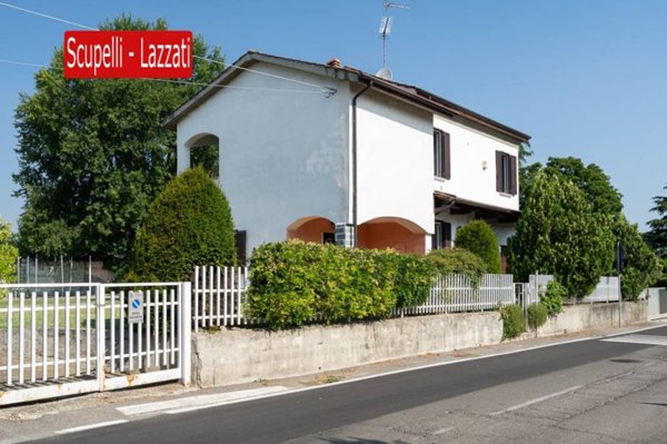 casa indipendente in vendita a Voghera in zona Valle