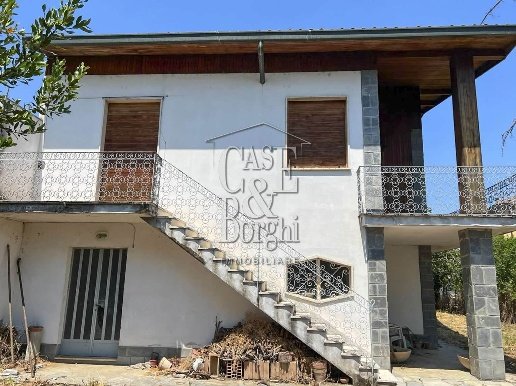 casa indipendente in vendita a Voghera