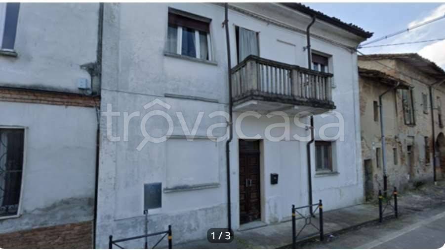 casa indipendente in vendita a Voghera in zona Oriolo