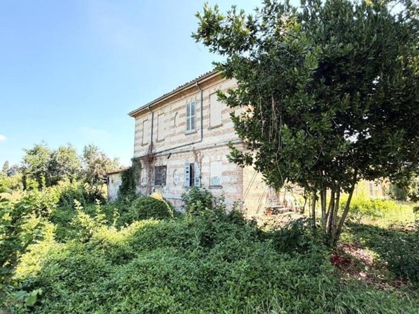 casa indipendente in vendita a Voghera in zona Campoferro