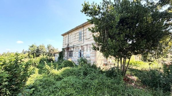 casa indipendente in vendita a Voghera