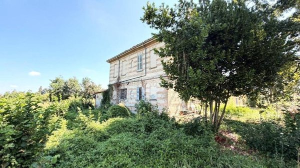 casa indipendente in vendita a Voghera