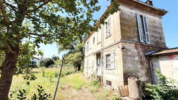 casa indipendente in vendita a Voghera