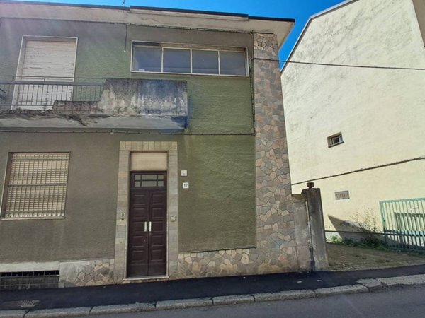 casa indipendente in vendita a Voghera